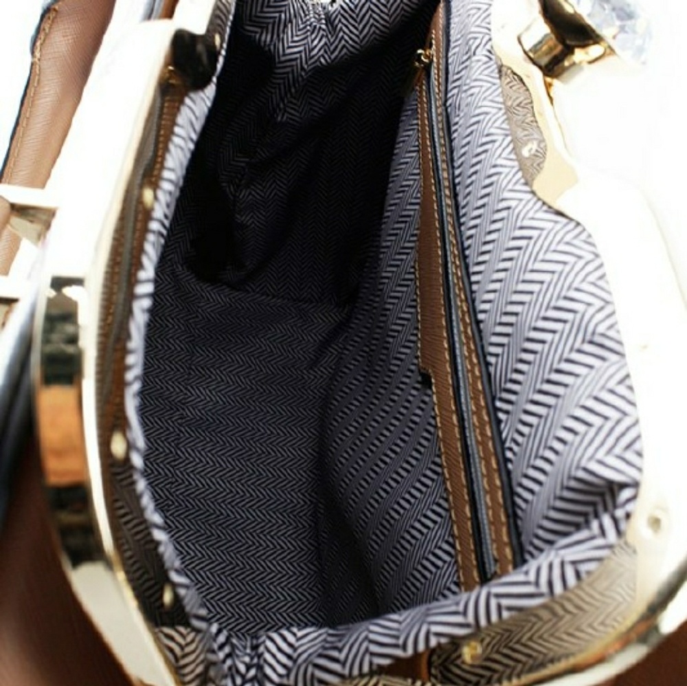 Purse - Picture 2 of 2